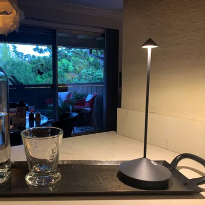 Lampe de Table LED Sans Fil ClarityGlow – Rechargeable, Dimmable, Intérieur et Extérieur