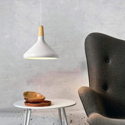 Suspension French Macaron Conique - Lampe en Aluminium et Bois au Design Moderne et Ludique