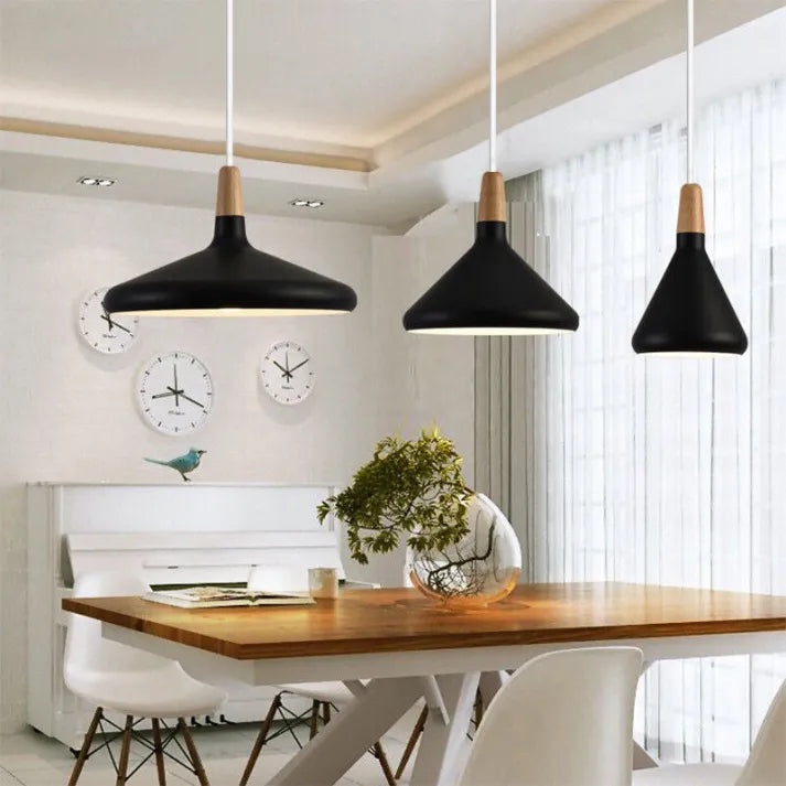Suspension French Macaron Conique - Lampe en Aluminium et Bois au Design Moderne et Ludique