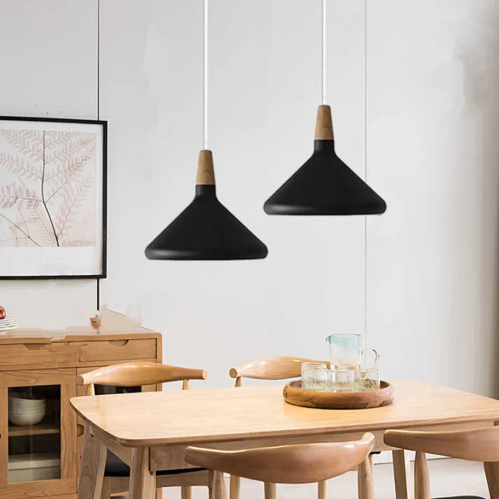 Suspension French Macaron Conique - Lampe en Aluminium et Bois au Design Moderne et Ludique