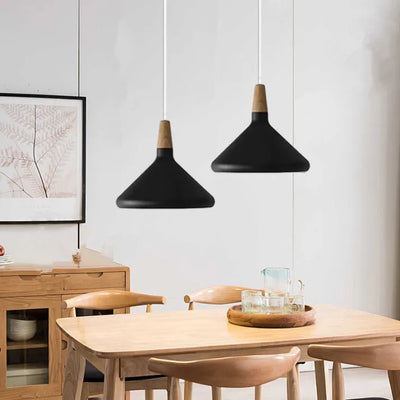 Suspension French Macaron Conique - Lampe en Aluminium et Bois au Design Moderne et Ludique