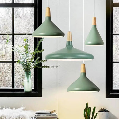 Suspension French Macaron Conique - Lampe en Aluminium et Bois au Design Moderne et Ludique