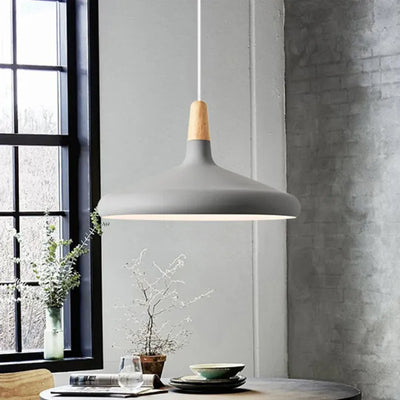 Suspension French Macaron Conique - Lampe en Aluminium et Bois au Design Moderne et Ludique