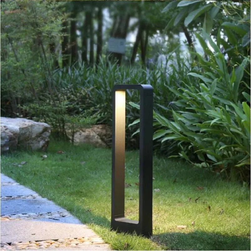 Lampe de Jardin TerraLuxe – Éclairage Moderne et Résistant pour Espaces Extérieurs