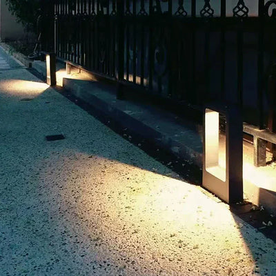 Lampe de Jardin TerraLuxe – Éclairage Moderne et Résistant pour Espaces Extérieurs
