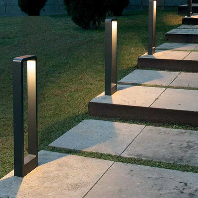 Lampe de Jardin TerraLuxe – Éclairage Moderne et Résistant pour Espaces Extérieurs