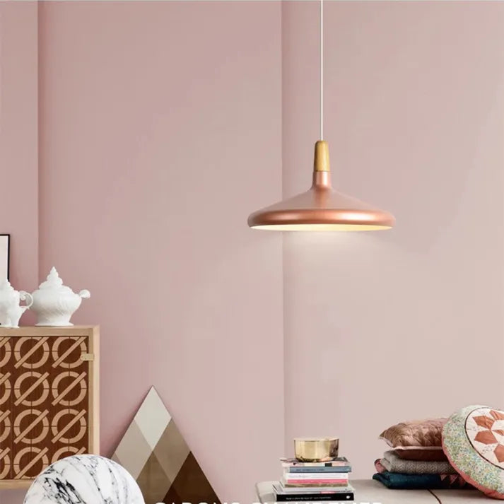 Suspension French Macaron Conique - Lampe en Aluminium et Bois au Design Moderne et Ludique