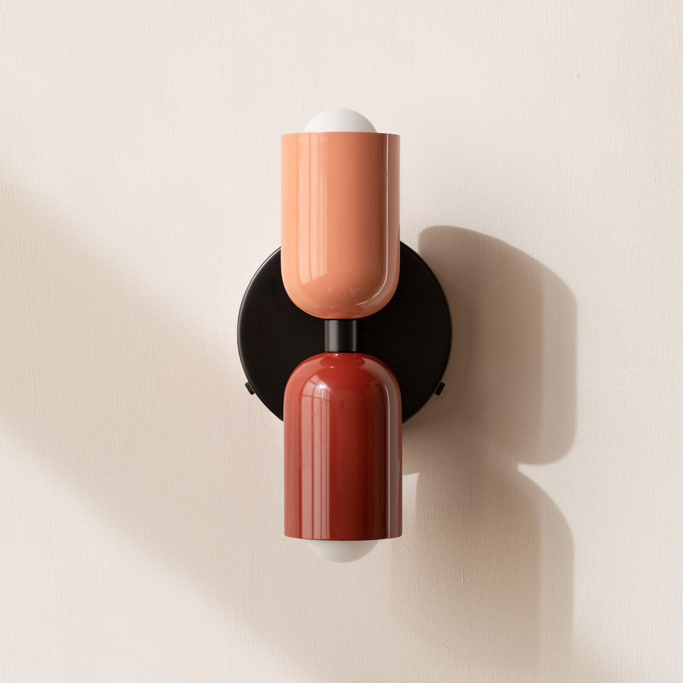 Éclairage mural moderne avec 2 ampoules – Design directionnel, disponible en plusieurs couleurs