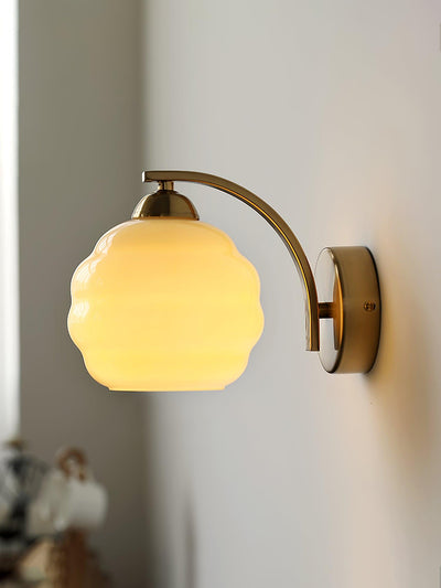 Lampe Murale Vintage Art Déco, Élégance Classique avec Abat-jour en Verre Blanc