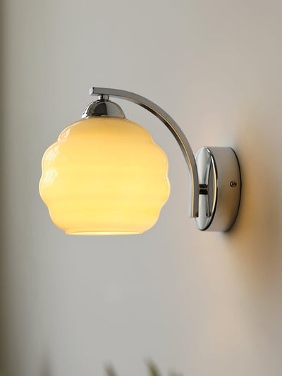 Lampe Murale Vintage Art Déco, Élégance Classique avec Abat-jour en Verre Blanc