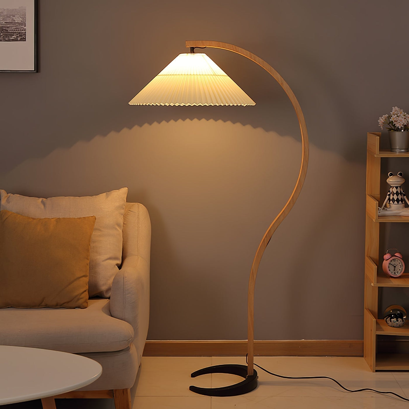 Lampe sur Pied Caprani – Design Scandinave 70’s avec Base en Bois et Métal