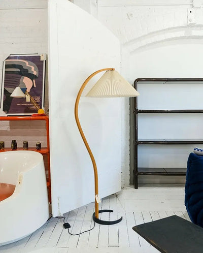 Lampe sur Pied Caprani – Design Scandinave 70’s avec Base en Bois et Métal