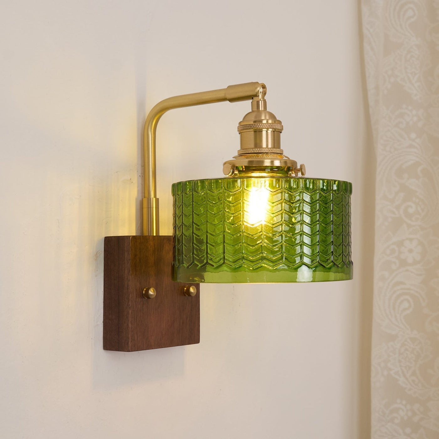 Applique Murale Camela – Éclairage Rustique avec Verre Artisanal et Base en Bois