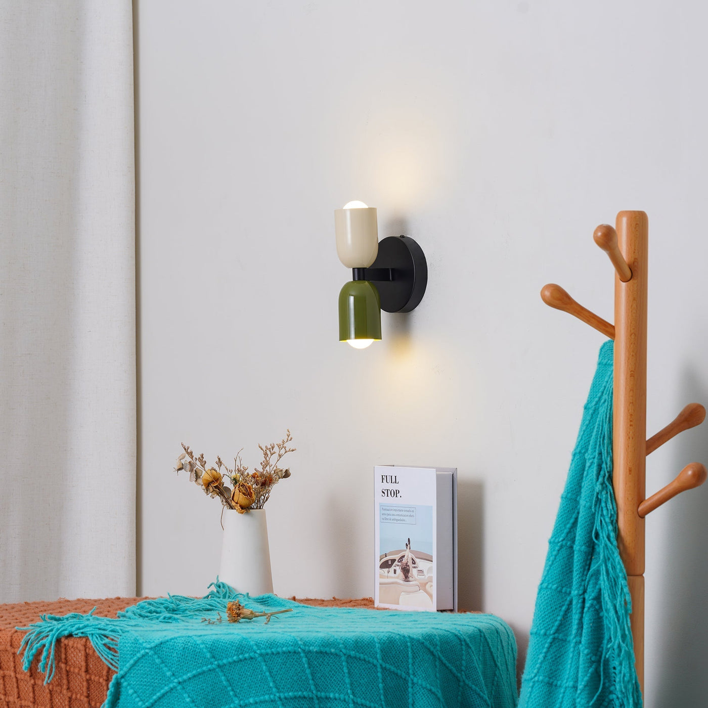 Éclairage mural moderne avec 2 ampoules – Design directionnel, disponible en plusieurs couleurs