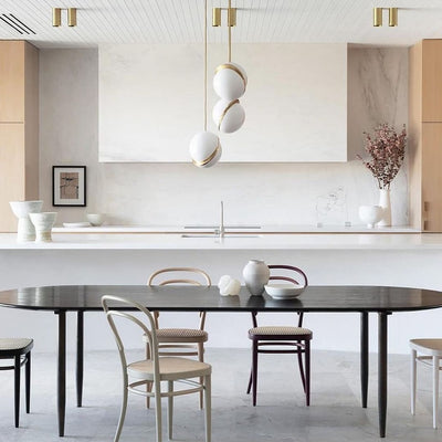 Suspension Mondsichel en Acryl et Laiton - Éclairage LED Moderne et Élégant