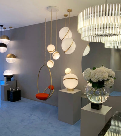 Suspension Mondsichel en Acryl et Laiton - Éclairage LED Moderne et Élégant