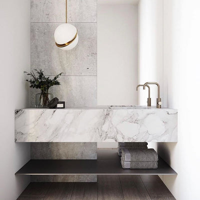 Suspension Mondsichel en Acryl et Laiton - Éclairage LED Moderne et Élégant