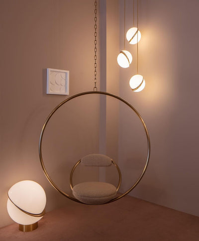 Suspension Mondsichel en Acryl et Laiton - Éclairage LED Moderne et Élégant