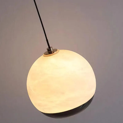 Suspension Globale en Alabastre avec Socle en Marbre - Design Nordique Élégant
