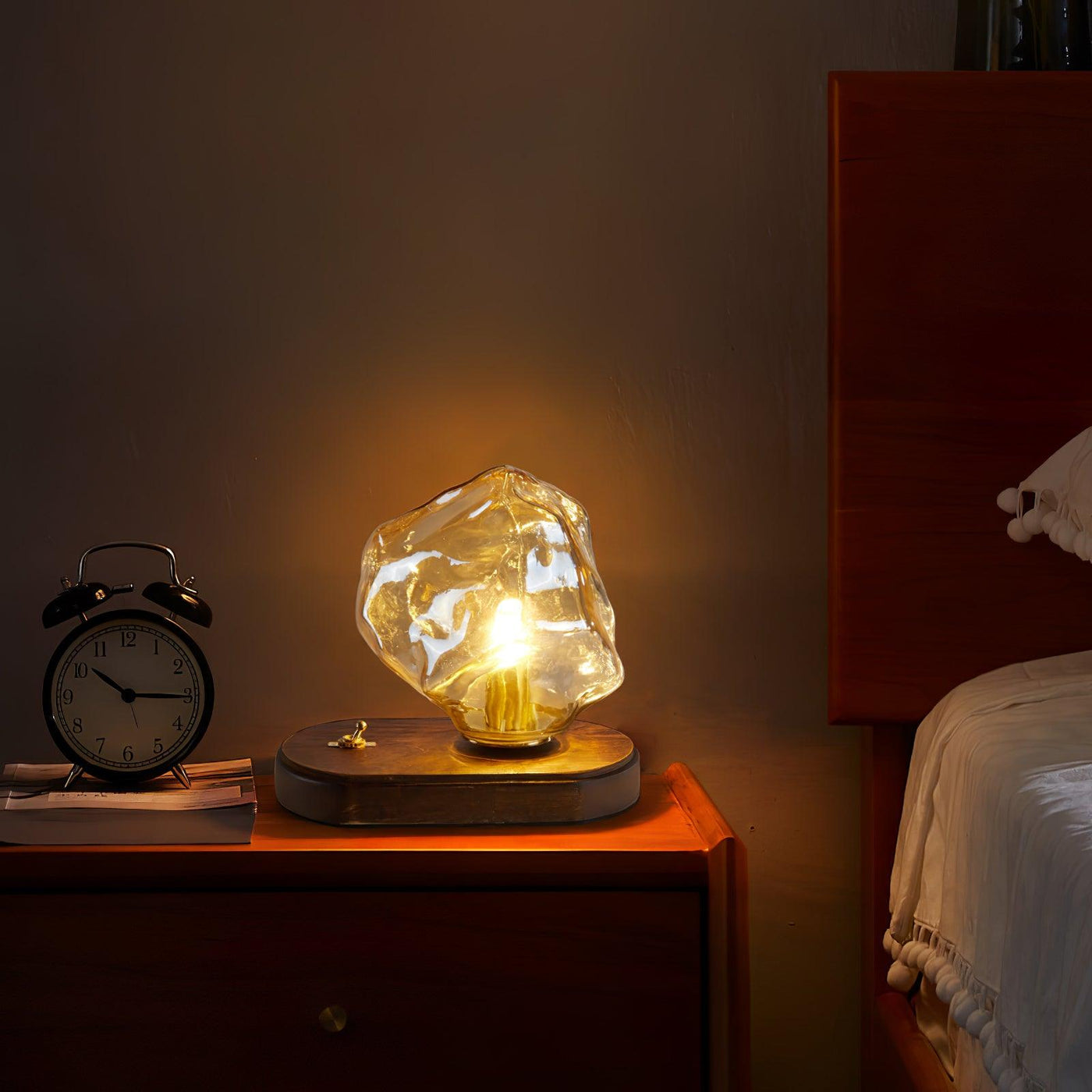 Lampe de Table en Verre Ice Stone – Design Élégant avec Base Métal et Bois