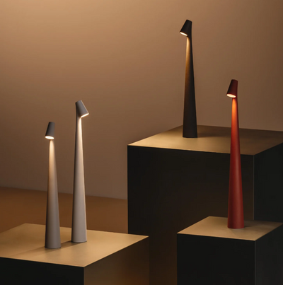 La Lumière d'Opale - Lampe de Table en Verre Opale et Métal | Éclairage Élégant et Raffiné