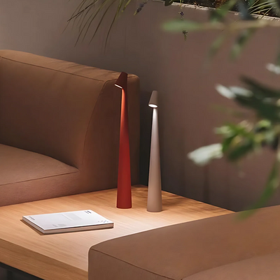 La Lumière d'Opale - Lampe de Table en Verre Opale et Métal | Éclairage Élégant et Raffiné