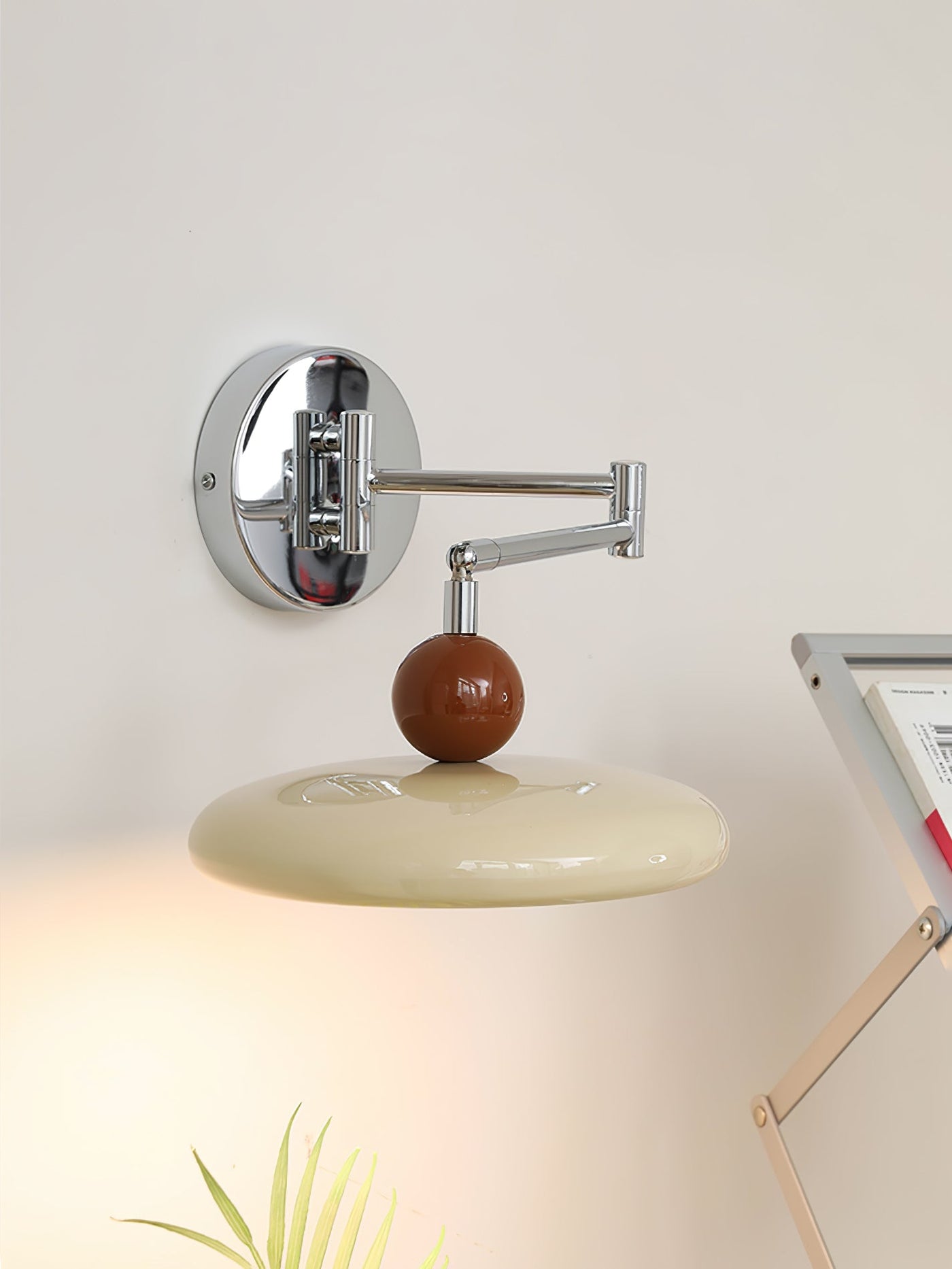 Lampe Murale Swing Arm Lola - Applique Moderne avec Bras Ajustable et LED Intégrée
