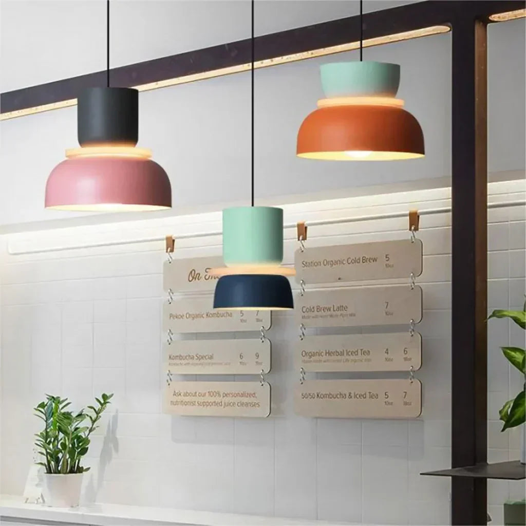 Suspension Moderne en Acrylique – Design Coloré avec Éclat Nordique