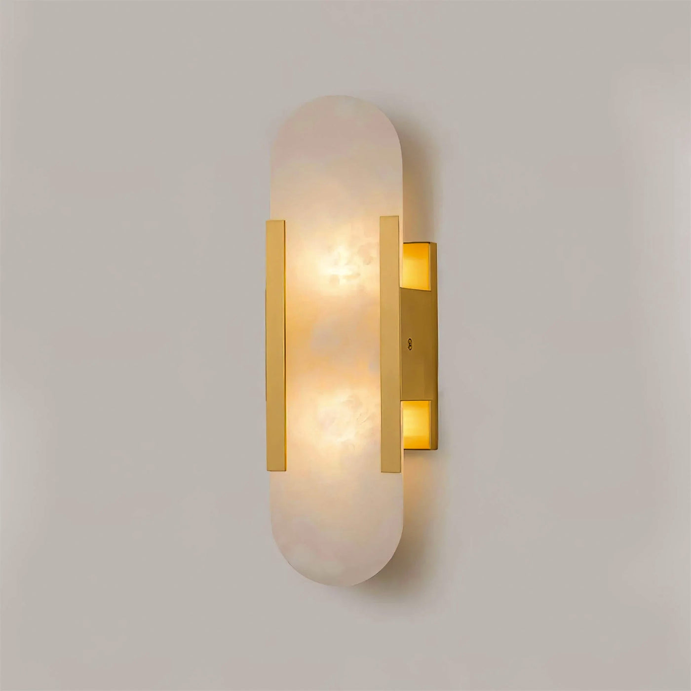 Applique Murale Melange Elongée en Albâtre - Design Élégant avec Détails en Laiton