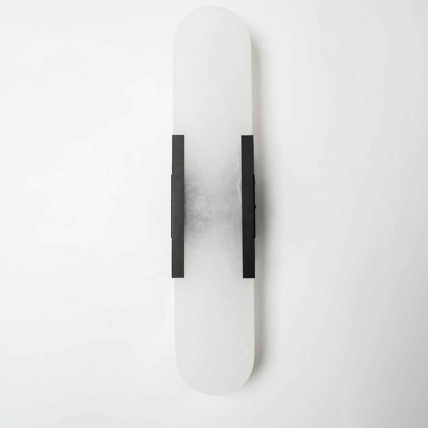 Applique Murale Melange Elongée en Albâtre - Design Élégant avec Détails en Laiton