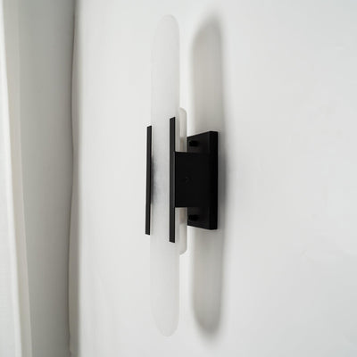 Applique Murale Melange Elongée en Albâtre - Design Élégant avec Détails en Laiton