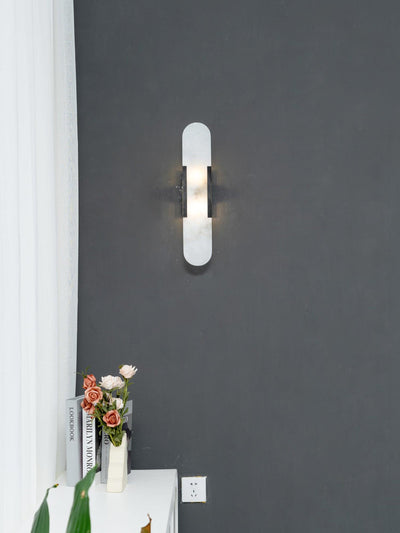 Applique Murale Melange Elongée en Albâtre - Design Élégant avec Détails en Laiton