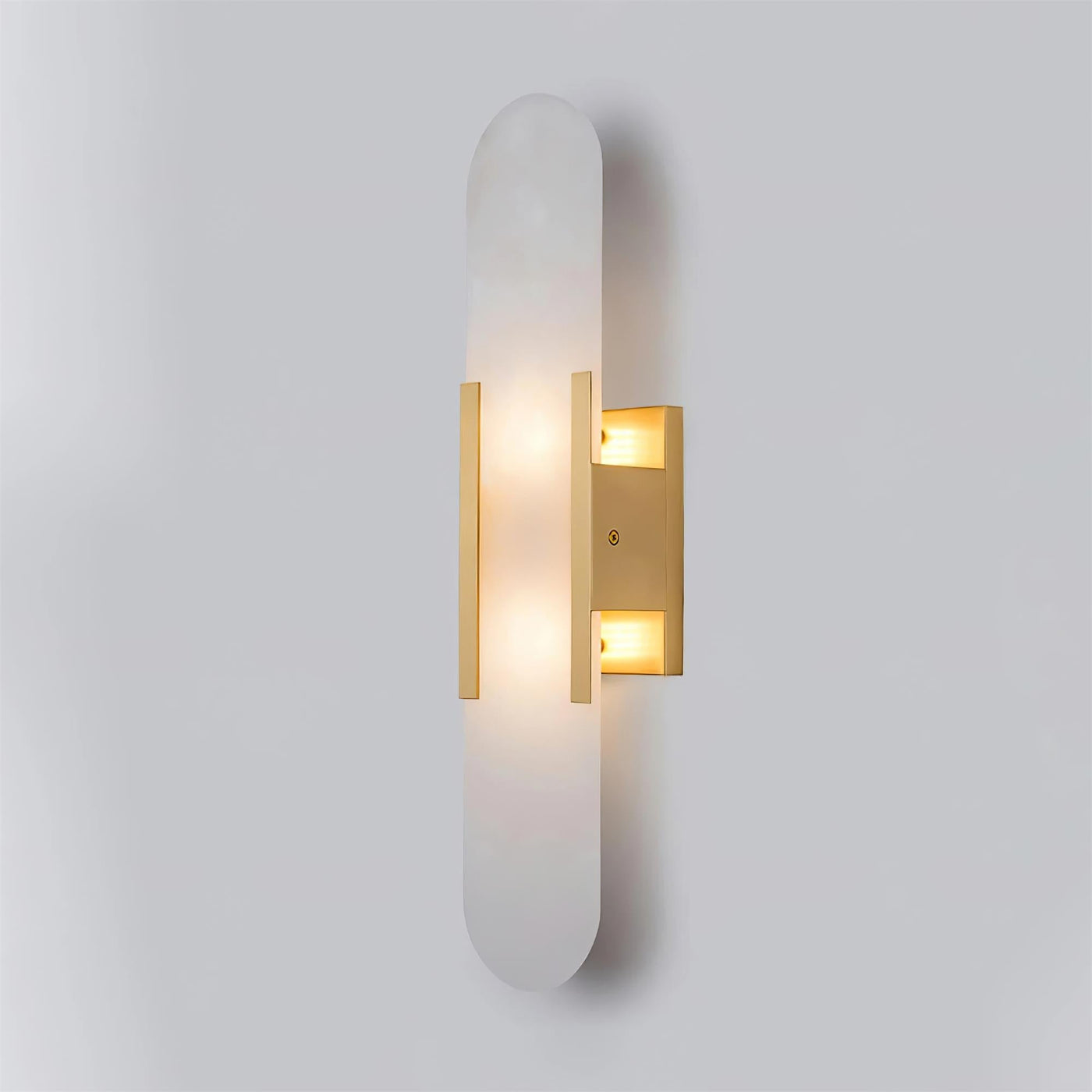 Applique Murale Melange Elongée en Albâtre - Design Élégant avec Détails en Laiton