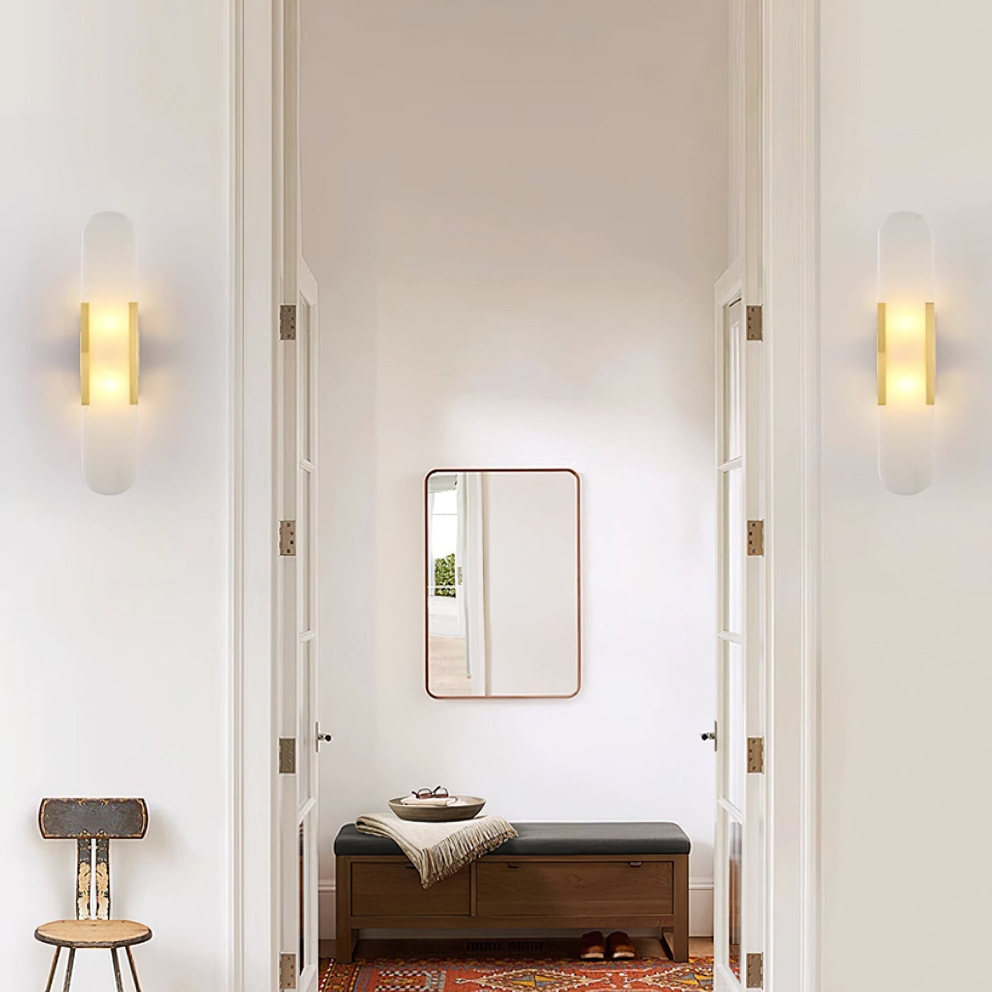 Applique Murale Melange Elongée en Albâtre - Design Élégant avec Détails en Laiton
