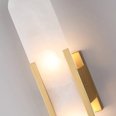 Applique Murale Melange Elongée en Albâtre - Design Élégant avec Détails en Laiton