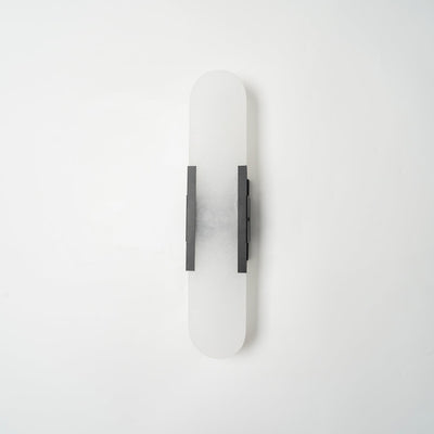 Applique Murale Melange Elongée en Albâtre - Design Élégant avec Détails en Laiton