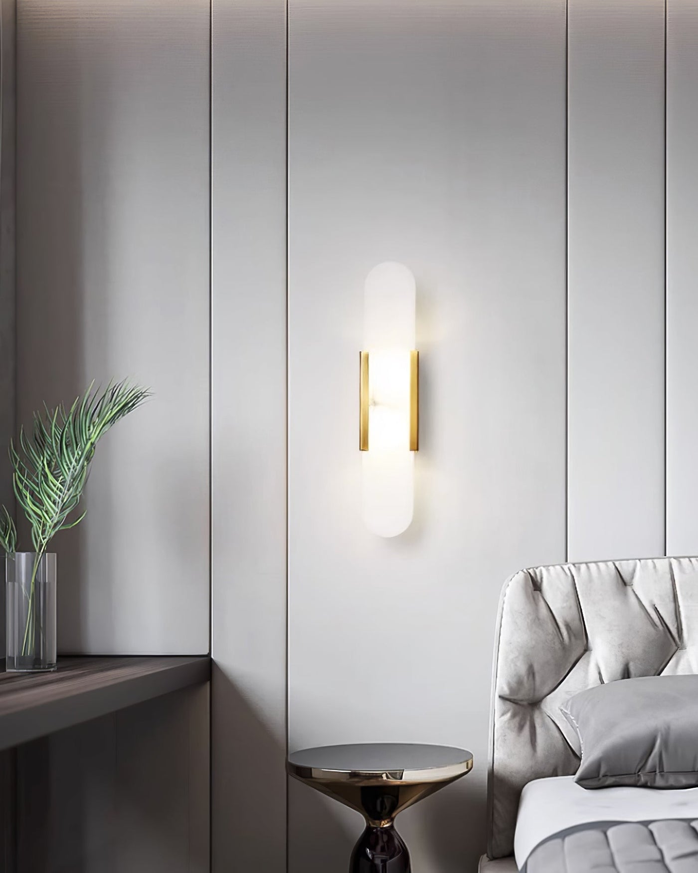 Applique Murale Melange Elongée en Albâtre - Design Élégant avec Détails en Laiton