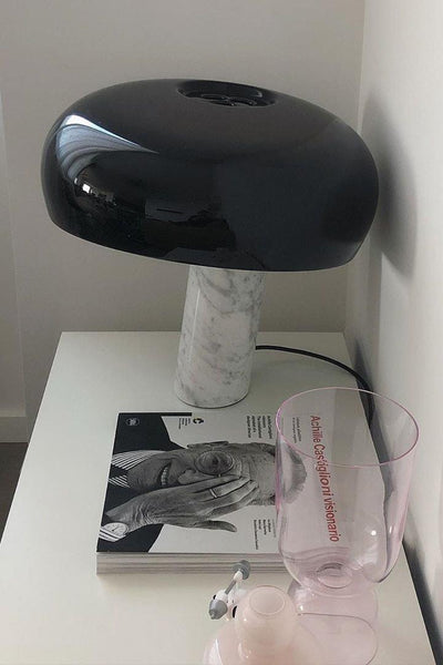 Lampe de Table Art Marble - Élégante en Marbre de Carrare et Métal avec LED