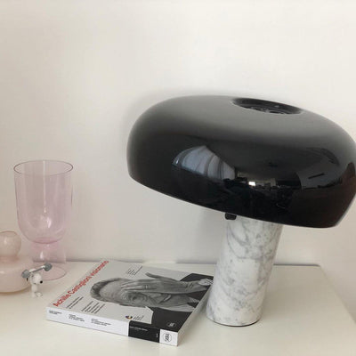 Lampe de Table Art Marble - Élégante en Marbre de Carrare et Métal avec LED