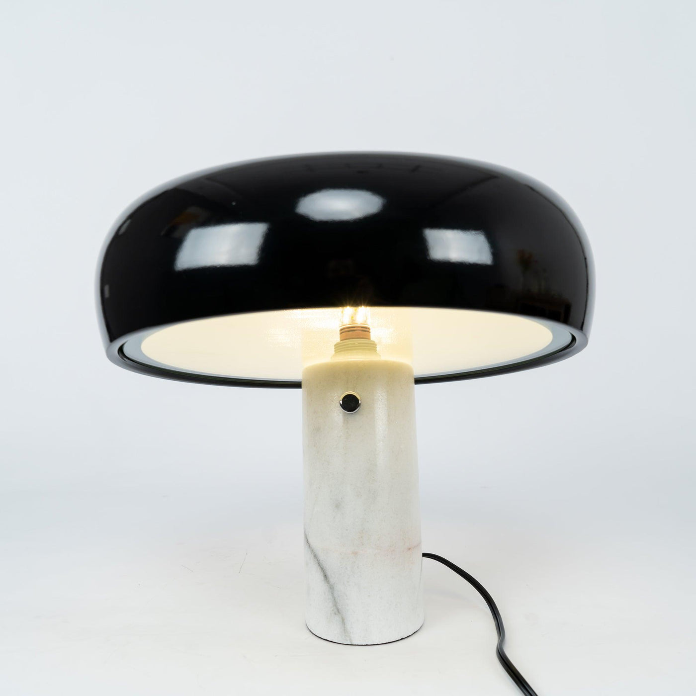 Lampe de Table Art Marble - Élégante en Marbre de Carrare et Métal avec LED