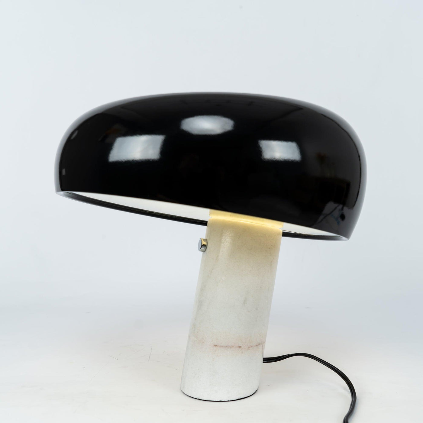 Lampe de Table Art Marble - Élégante en Marbre de Carrare et Métal avec LED