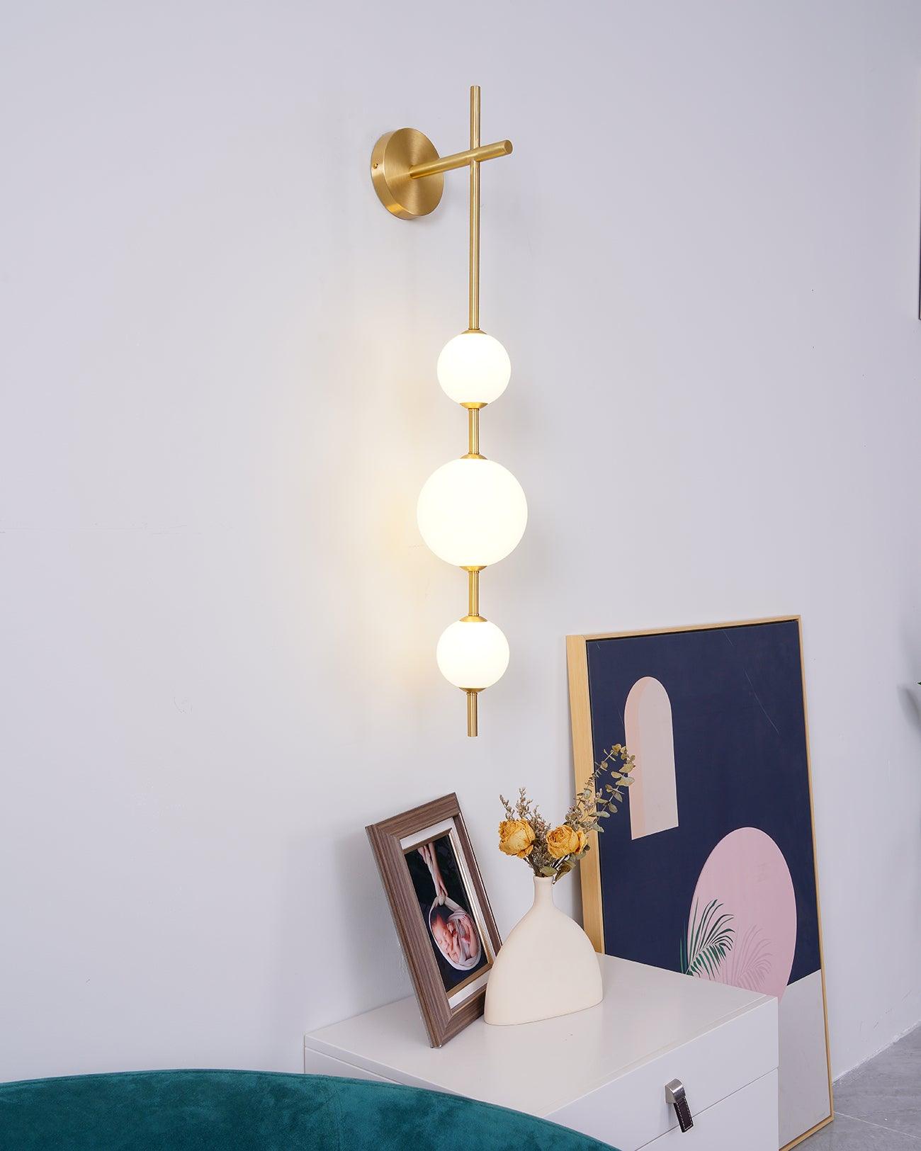 Applique Murale Verticale en Globe de Verre – Éclairage Élégant et Moderne