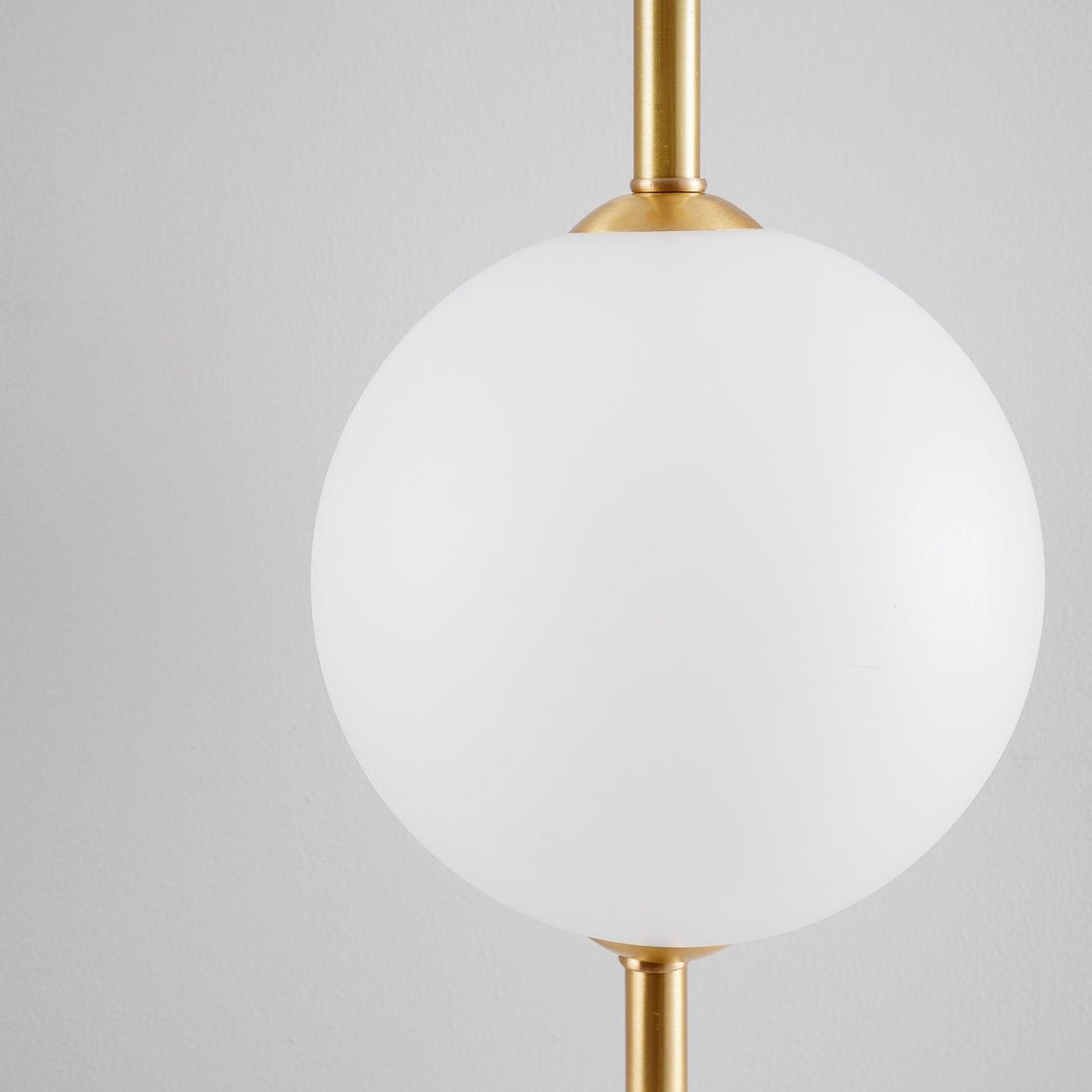 Applique Murale Verticale en Globe de Verre – Éclairage Élégant et Moderne