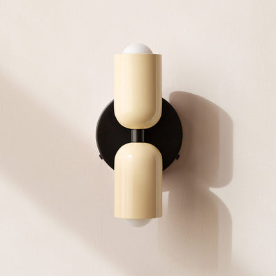 Éclairage mural moderne avec 2 ampoules – Design directionnel, disponible en plusieurs couleurs