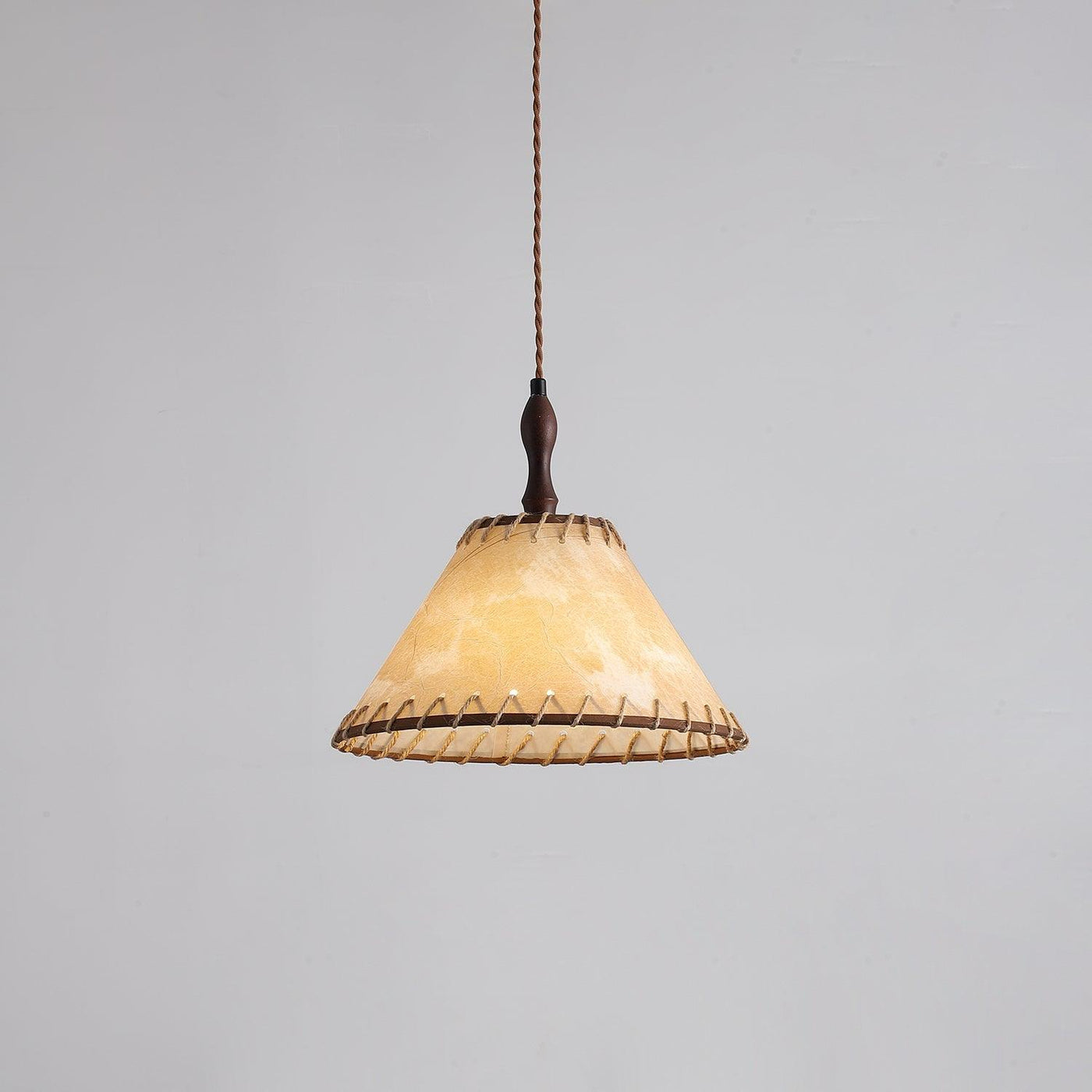 Suspension Bois et Tissu – Équilibre Naturel entre Élégance et Confort