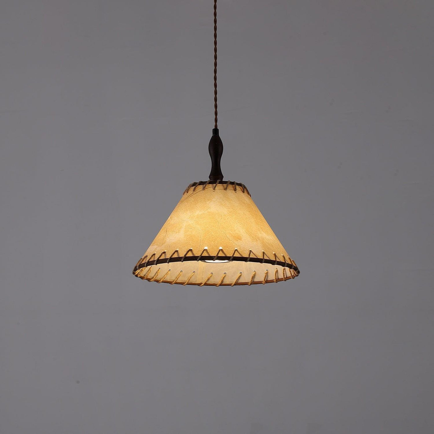 Suspension Bois et Tissu – Équilibre Naturel entre Élégance et Confort