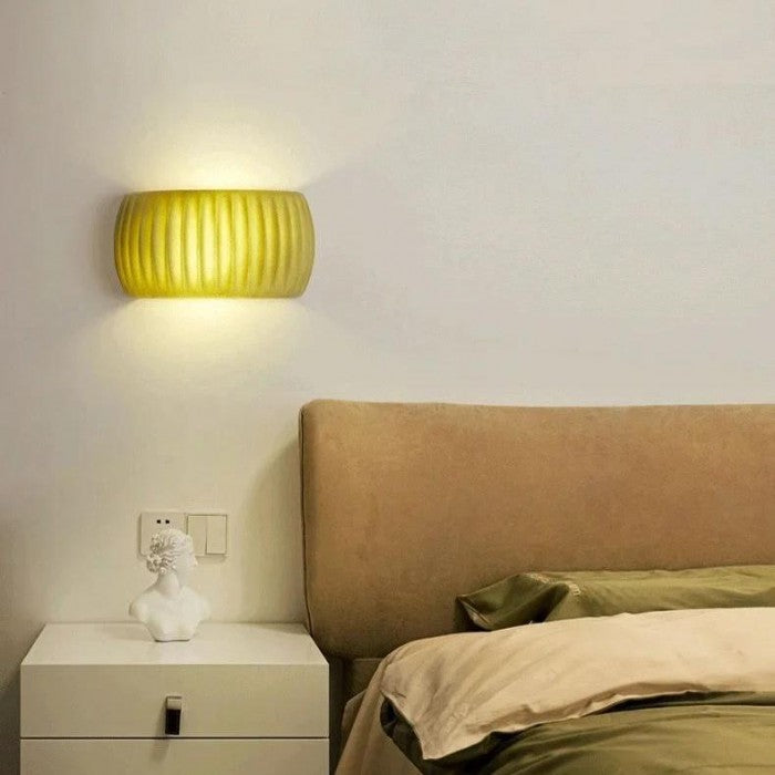 Applique Murale Scandinave en Résine - Éclairage Design avec Texture Ribblée