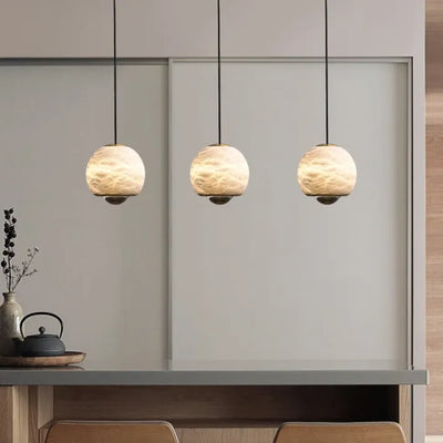 Suspension Globale en Alabastre avec Socle en Marbre - Design Nordique Élégant