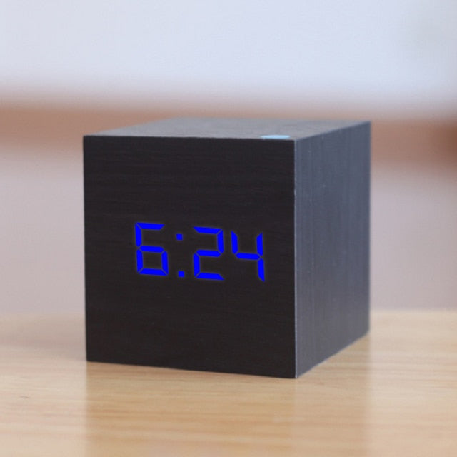 Horloge Numérique LED CubeTime Mini – Affichage de l’Heure, Date et Température, Compacte et Polyvalente