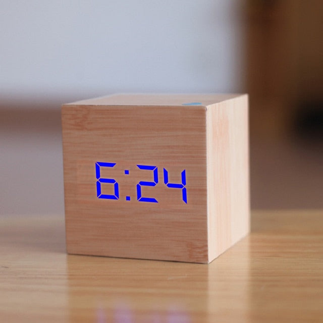 Horloge Numérique LED CubeTime Mini – Affichage de l’Heure, Date et Température, Compacte et Polyvalente